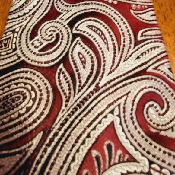 Crazy Horse ~ Paisley Necktie ~ Good Condition - Picture 4 of 8